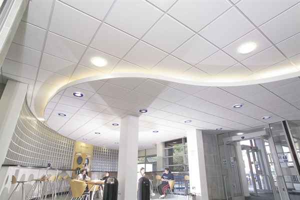 USG Compässo™ Trim